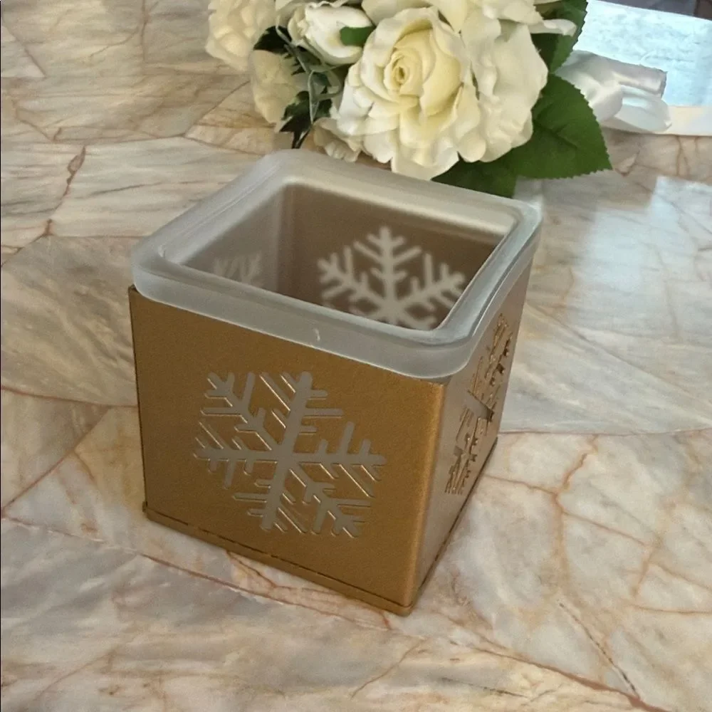 Gold Snowflake Candle Holder‎